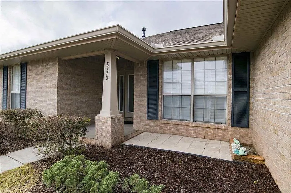 Building Photo - 8770 Kennedy Dr