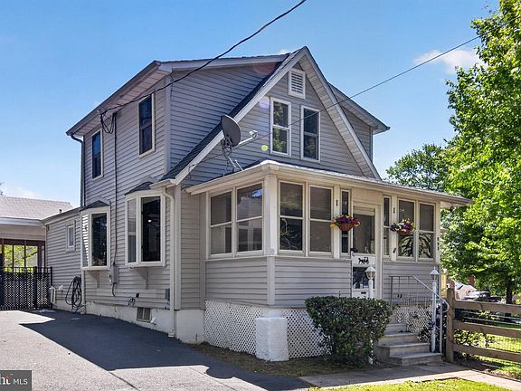 4th image of 803 Woodland Ave