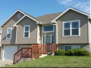 2316 Bridle Trl, Junction City, KS 66441