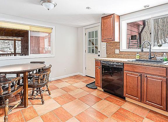 3rd image of 239 Pine Ln