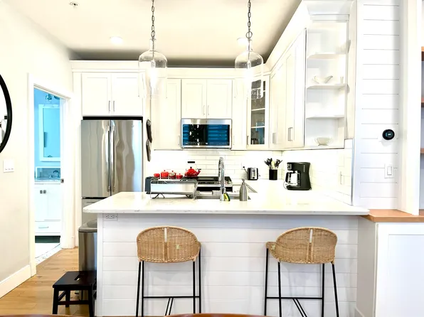 337 Maverick St #1, Boston, MA 02128