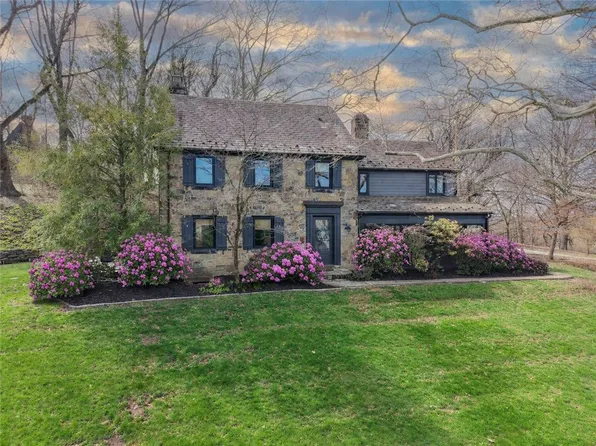 22 Priscilla Ln, Carnegie, PA 15106