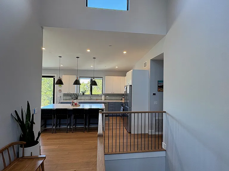 812 Spring Dr — Photo 4