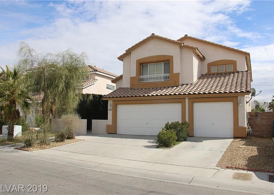 1st image of 3824 Crest Horn Dr