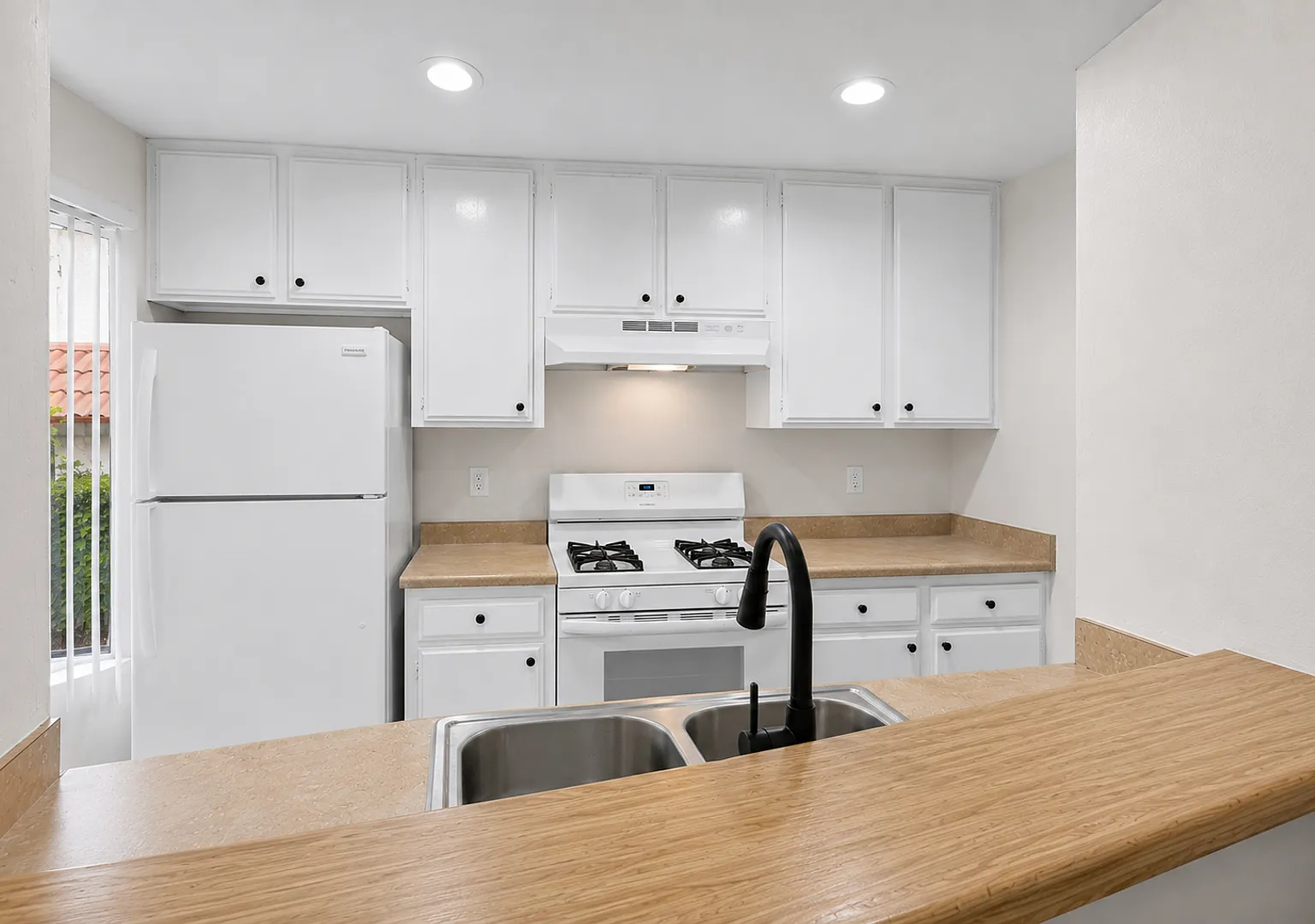 2 bed, 810 sqft, $2,195 — Photo 4