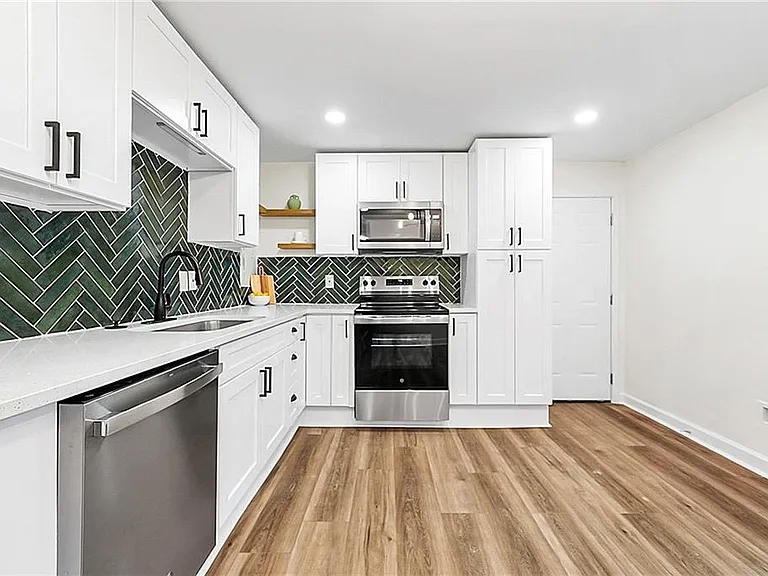 578 Alfred Rd NW — Photo 4