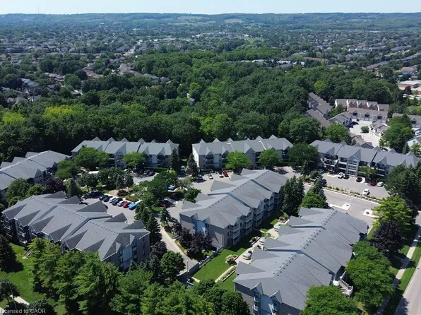 2040 Cleaver Ave #218, Burlington, ON L7M 4C4