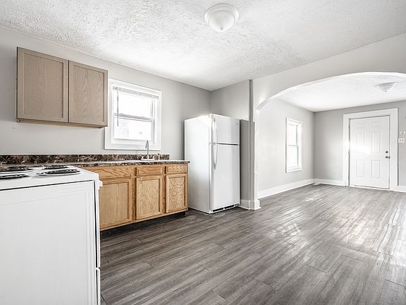 5th image of 3723 N Kenwood Ave