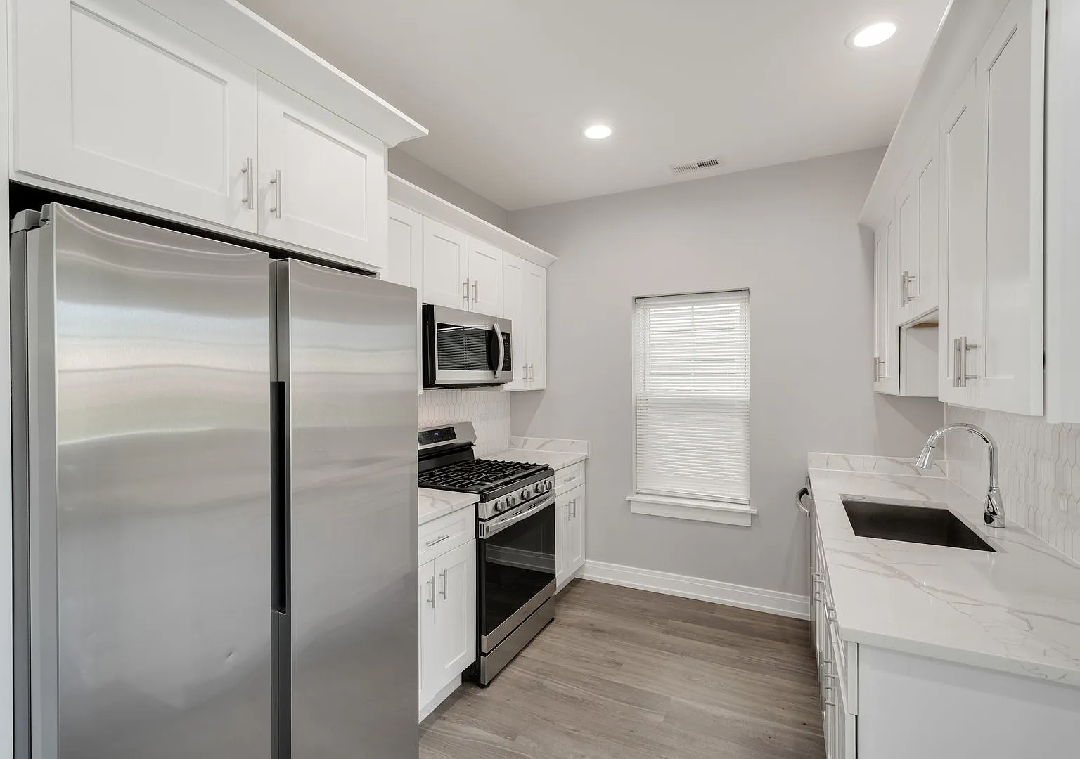 3 bed, 1250 sqft, $2,350 — Photo 4