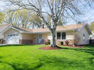 21W580 Huntington Rd, Glen Ellyn, IL 60137