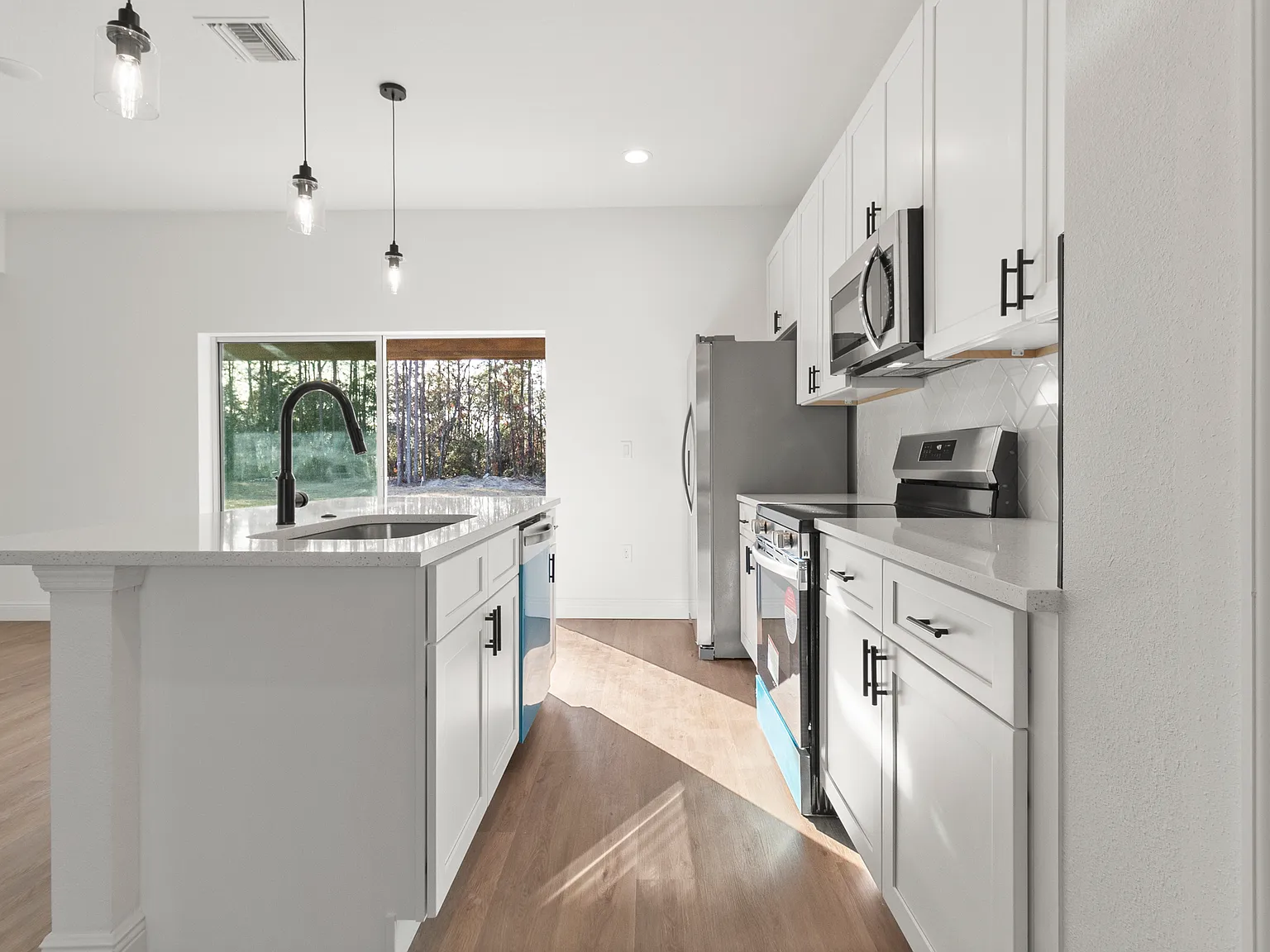 4 bed, 1587 sqft, $1,850 — Photo 3