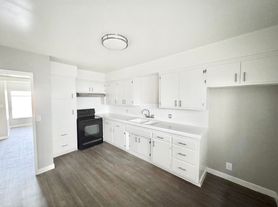 3554 Brenton Ave Apartments, B