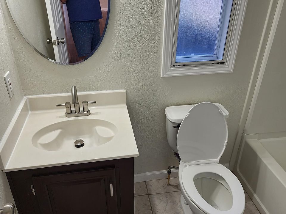 2nd image of 1024 Palomas Dr SE