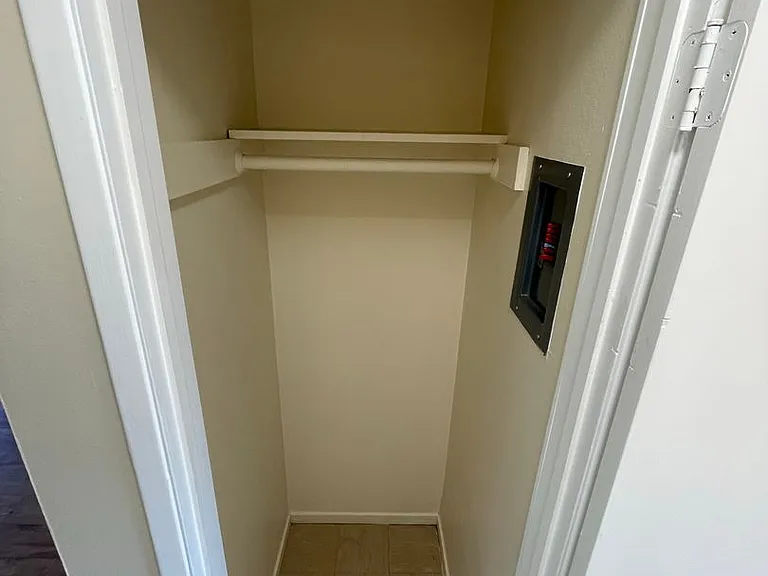 4700 Dexter Dr — Photo 10