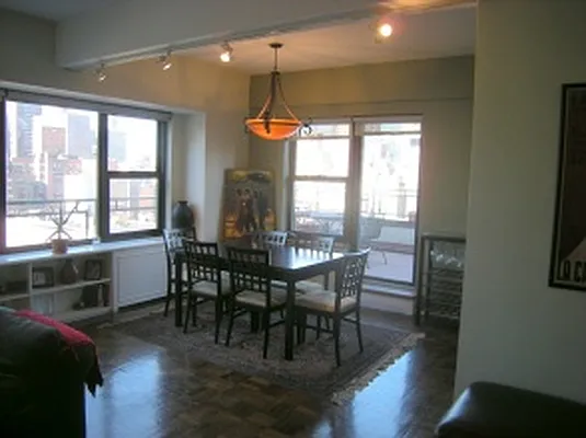 Sold by Manhattan Boutique Real Estate | media 2