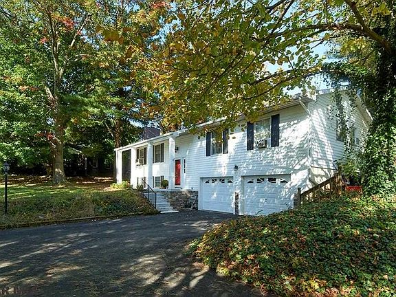 4th image of 1627 Oxford Cir