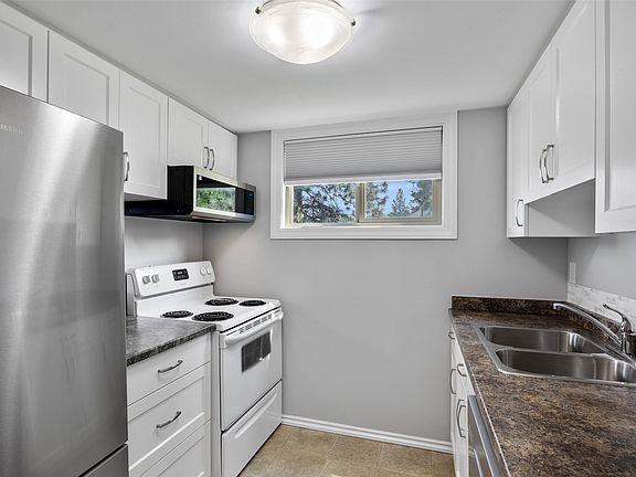 3rd image of 1750 Summit Dr #26