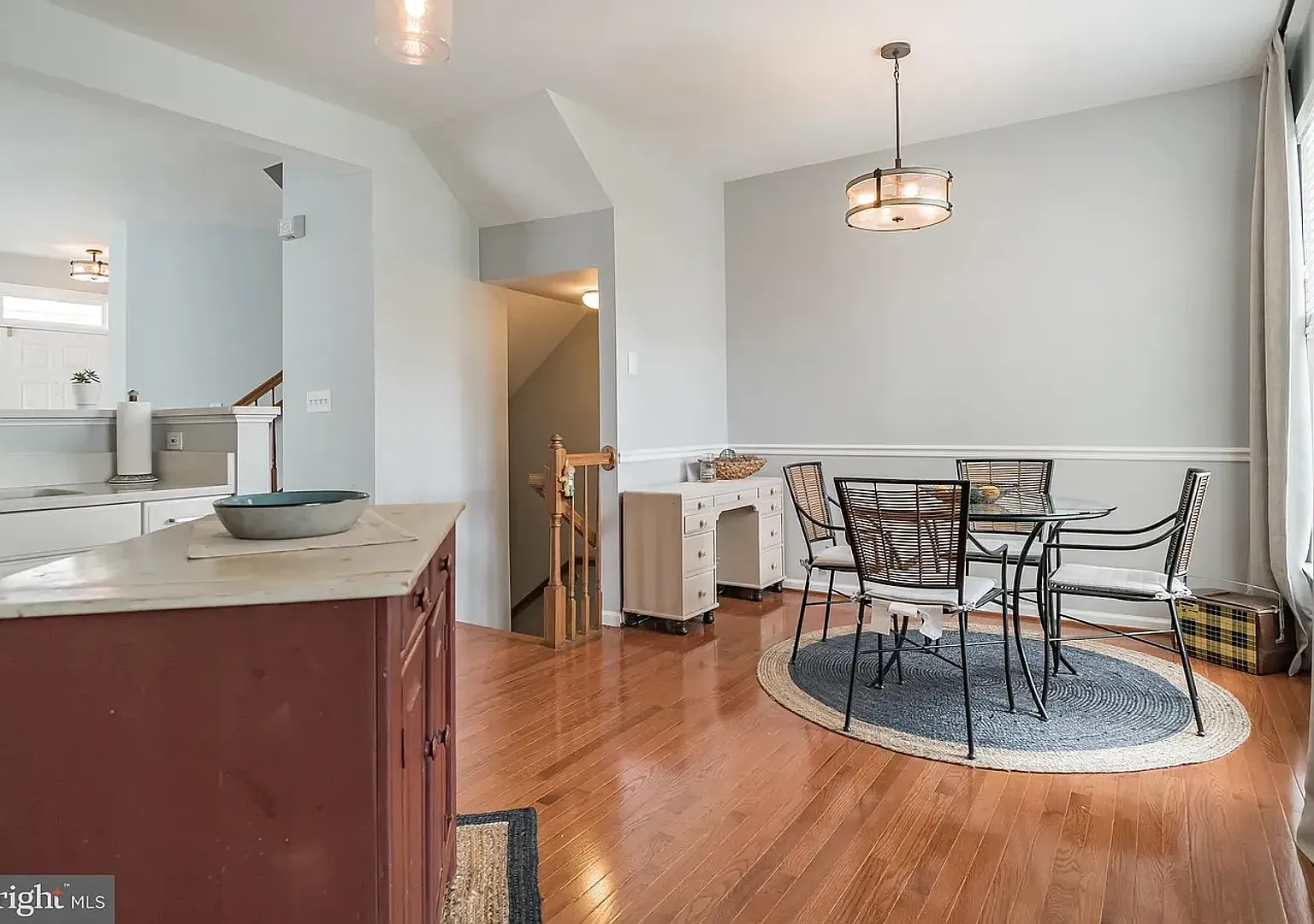 Beautiful & Comfortable 3 Bed 4 Bath End Unit — Photo 4