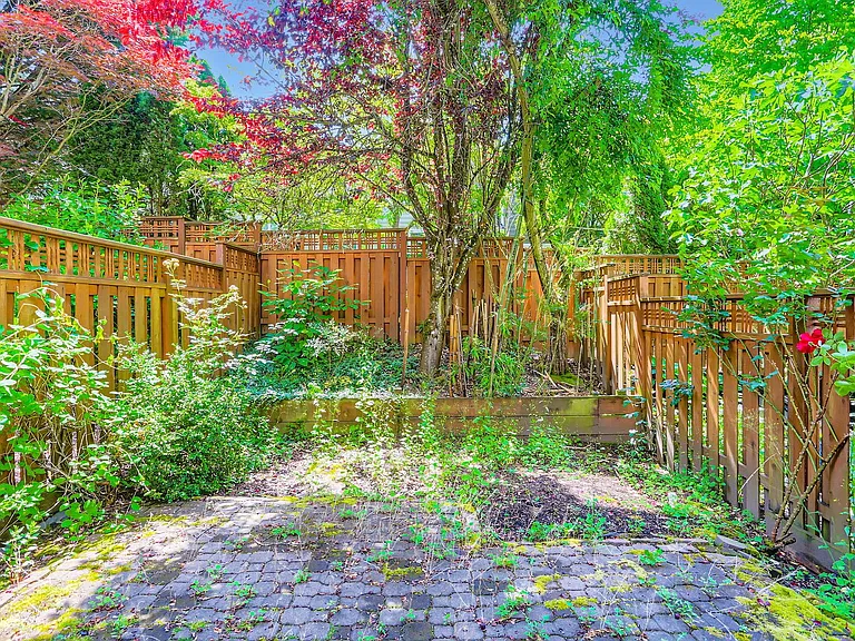 10175 NW Wilshire Ln — Photo 28