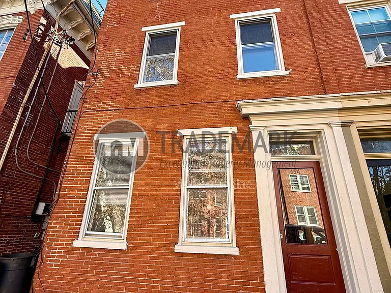 154 E Walnut St #6 — Photo 10