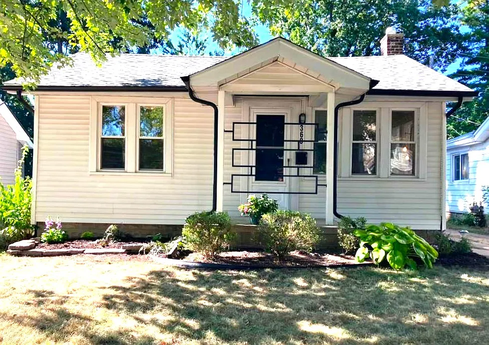 3 bed, 877 sqft, $1,700 — Photo 1