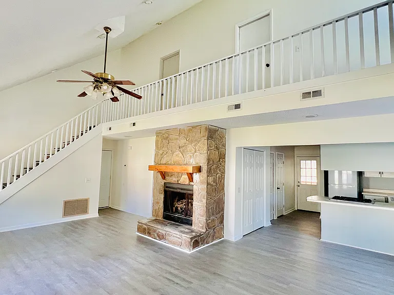 102 Pinewood Dr — Photo 7