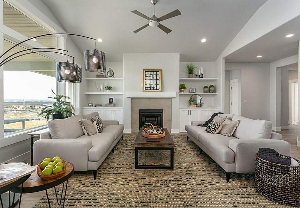 1st image of 407 Ventus St