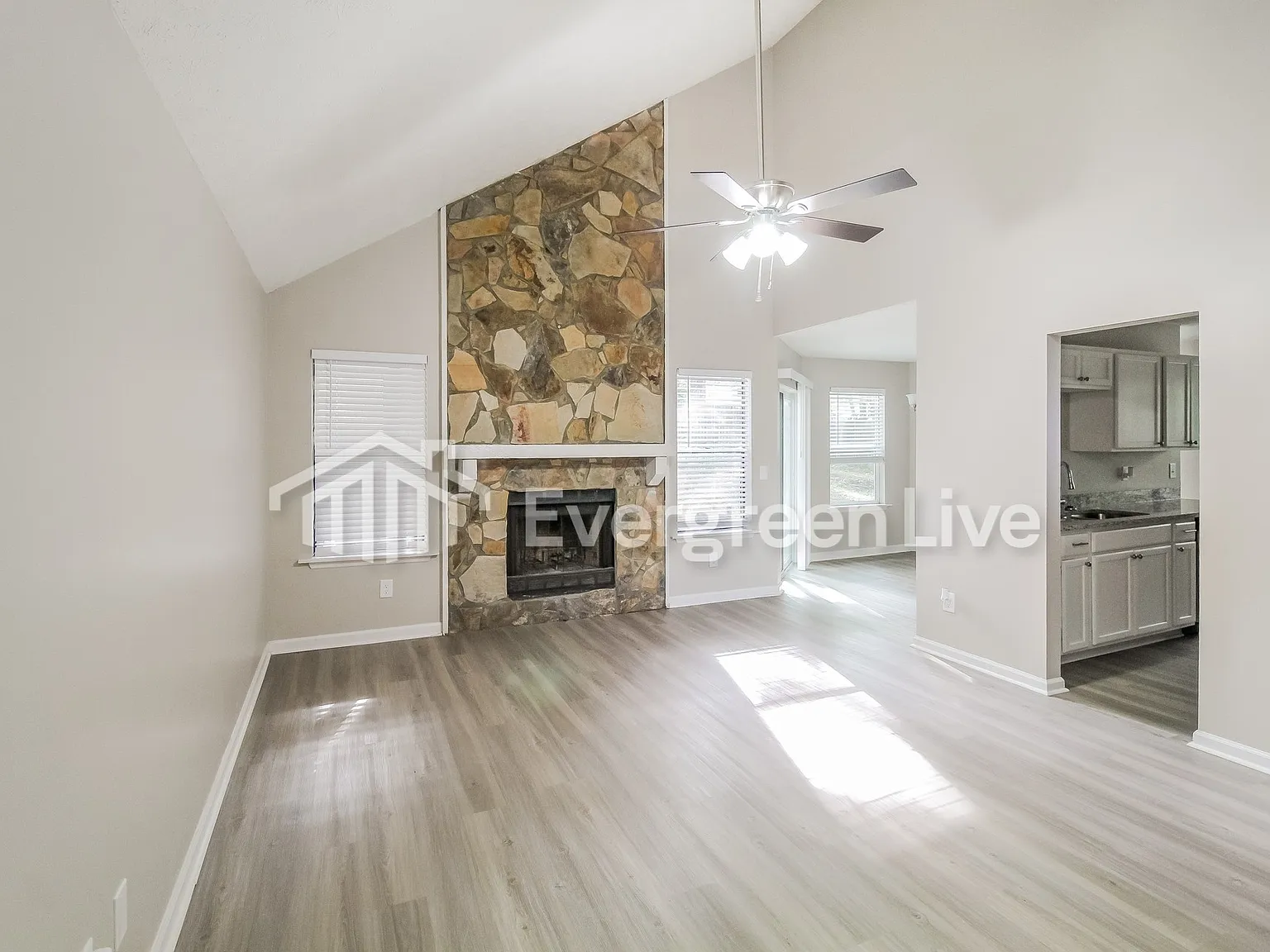 3 bed, 2.0 bath, 1471 sqft, $1,795 — Photo 2