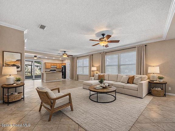 3rd image of 851 Benton Dr