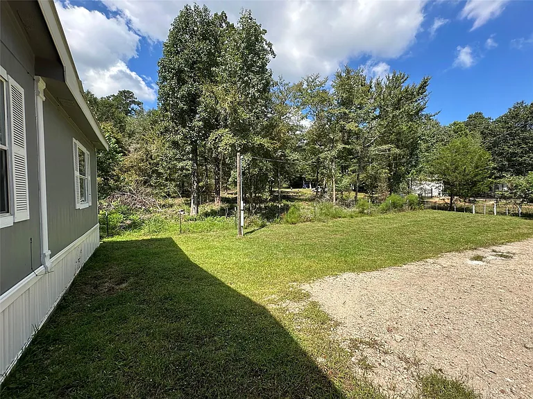 18143 Breezy Dr — Photo 10