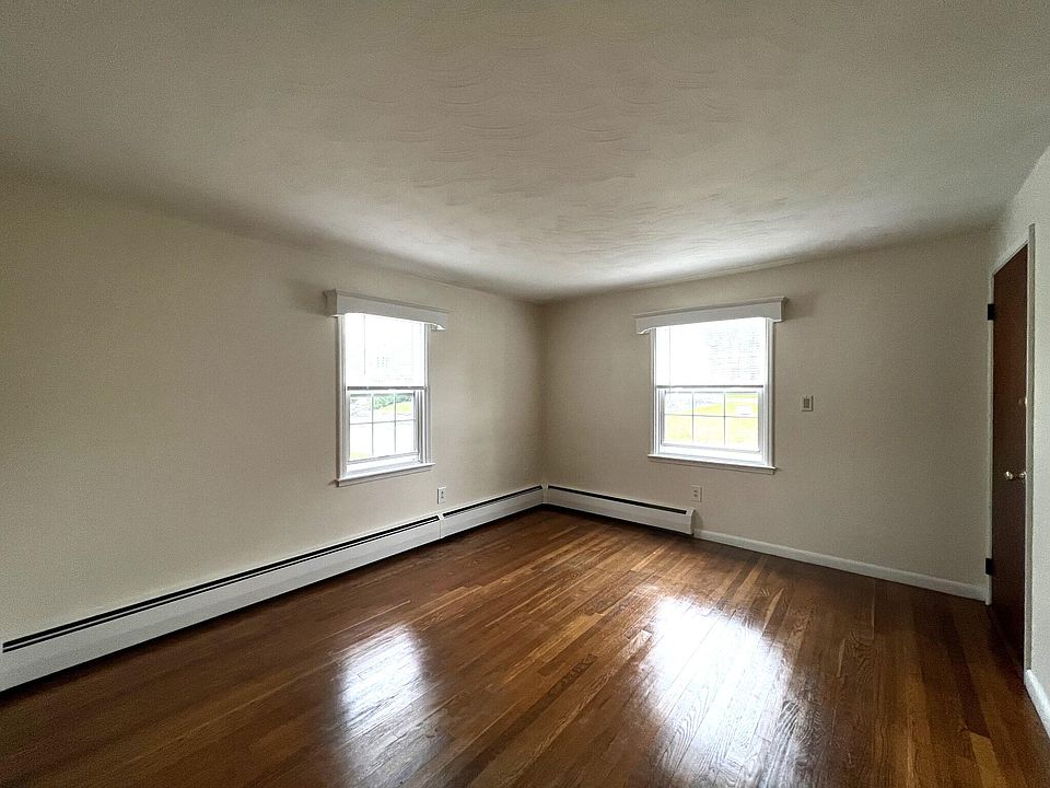 2nd image of 80 Airlie St #1