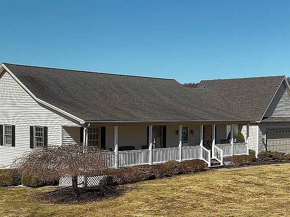 2nd image of 2563 Honeysuckle Ln