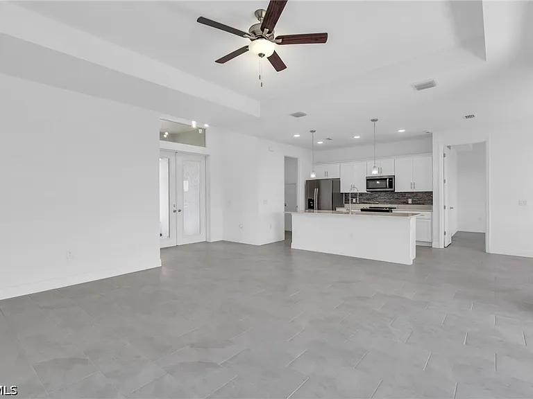 526 NW 9th St — Photo 5