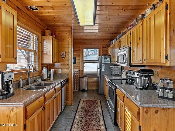 4th image of 2869 White Oak Ridge Ln