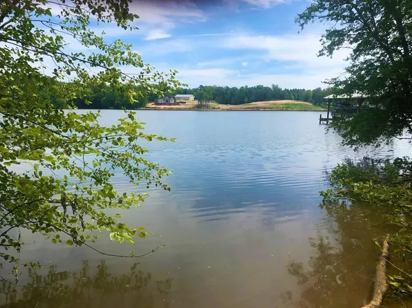 874 Eagles Harbor Dr, Hodges, SC 29653