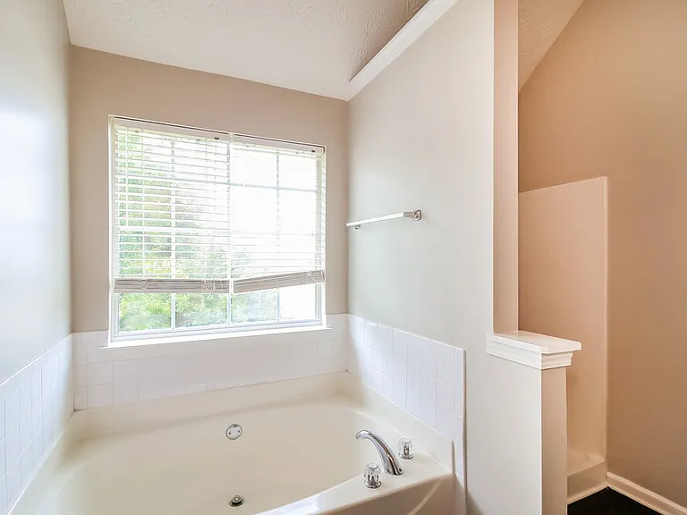 604 Mohawk Cir — Photo 13