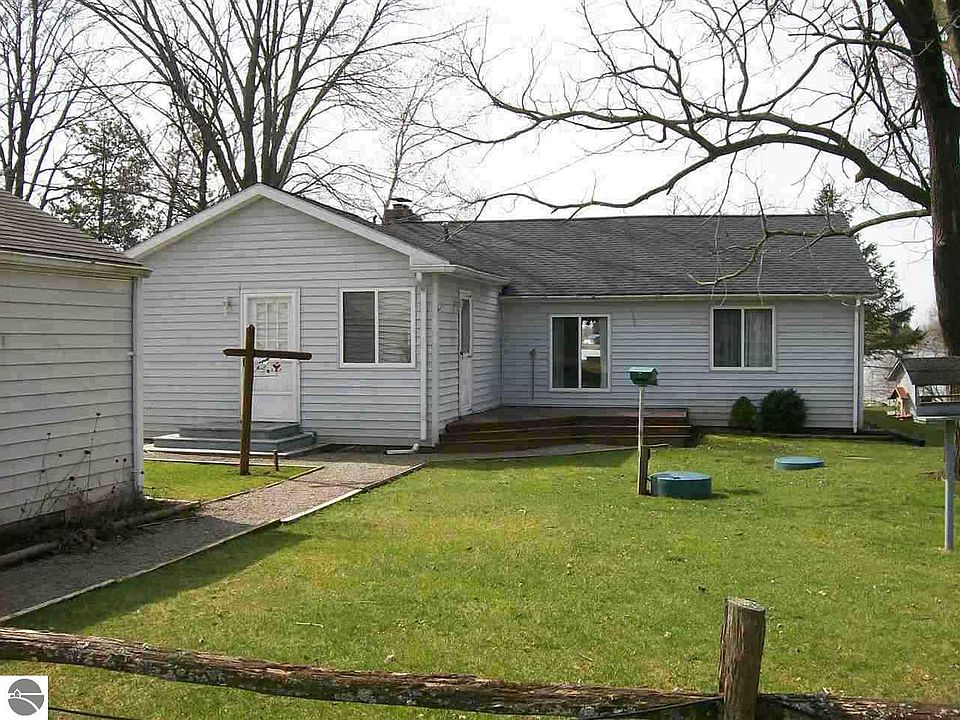 1st image of 3182 Elder St