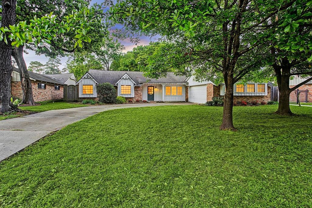 10158 Whiteside Ln, Houston, TX 77043 | Zillow