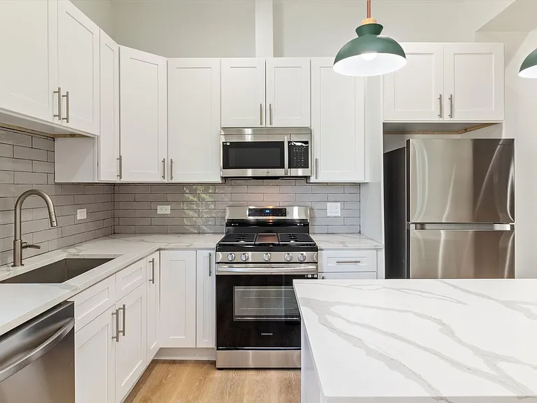 2520 N Mozart St #2R — Photo 2