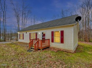 35 Salem View Dr, Waymart, PA 18472