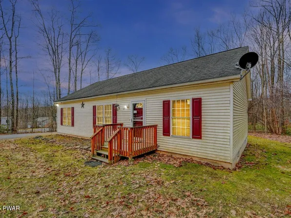 35 Salem View Dr, Waymart, PA 18472