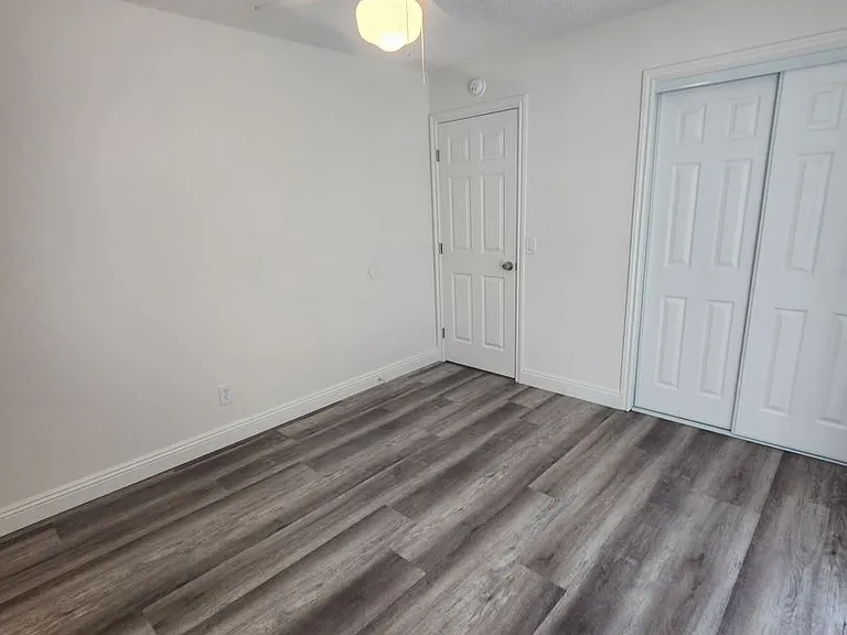 241 Clarence Ave — Photo 12
