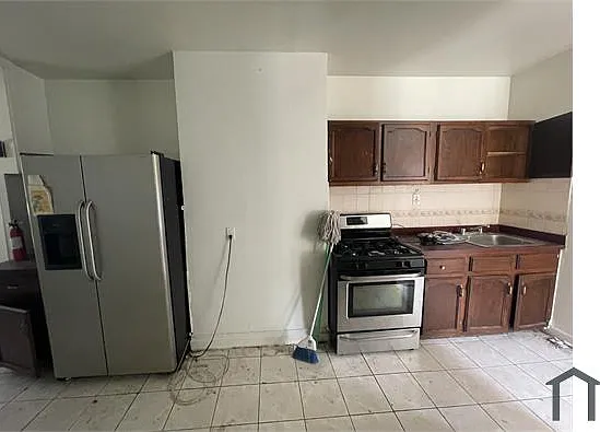 3 bed, $3,777 — Photo 1