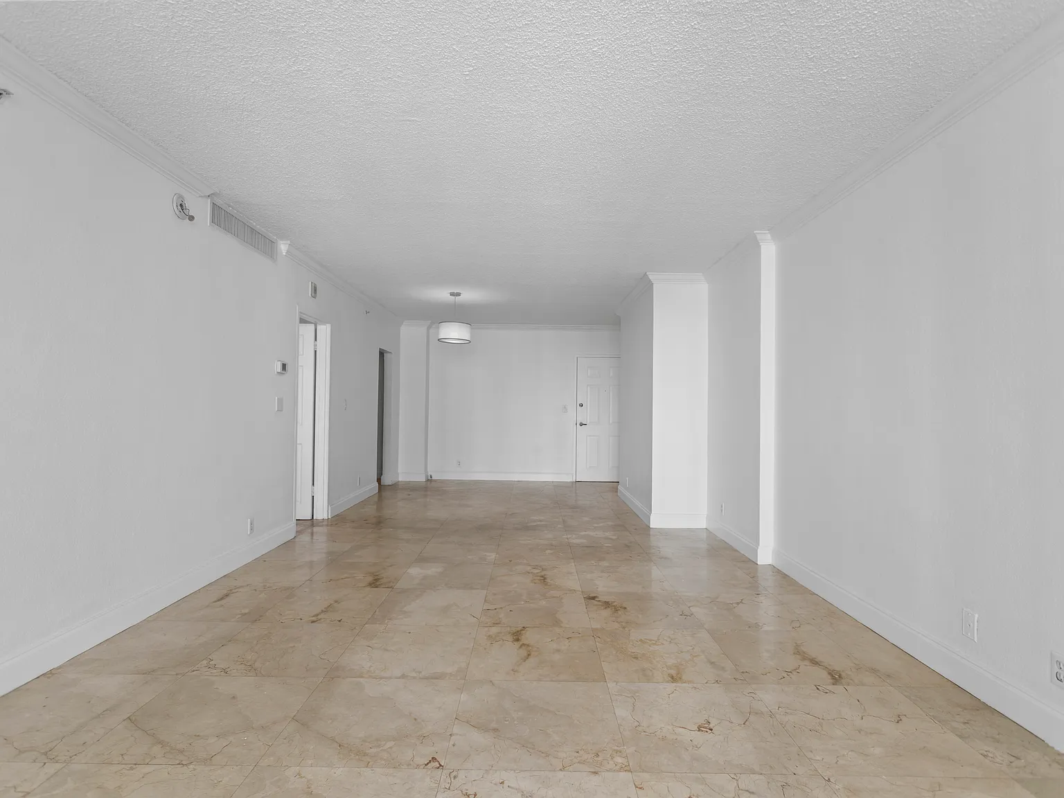1 bed, 1.5 bath, 835 sqft, $2,300 — Photo 4