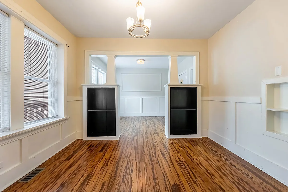 Building Photo - 9645 S Avenue L #1R