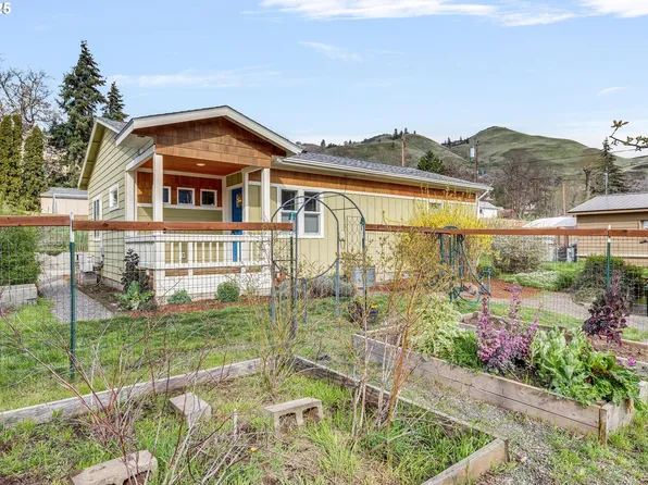 419 State St, Lyle, WA 98635