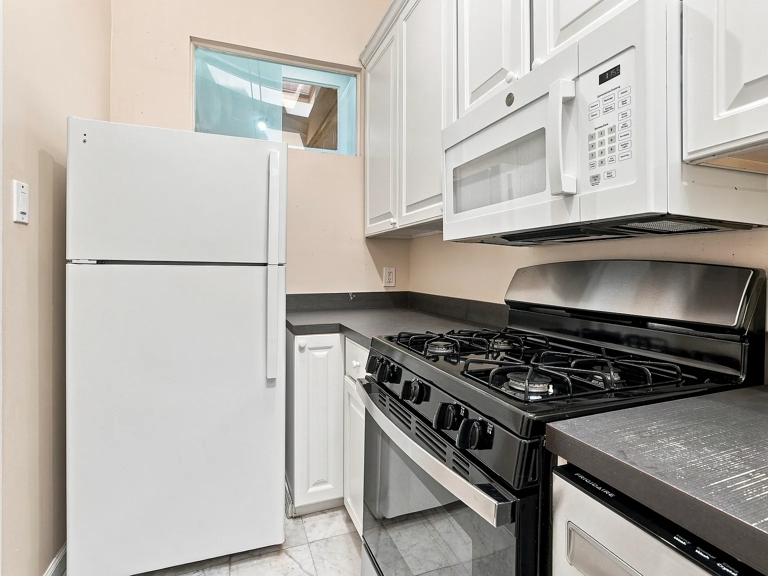 3 bed, 1000 sqft, $1,800 — Photo 4