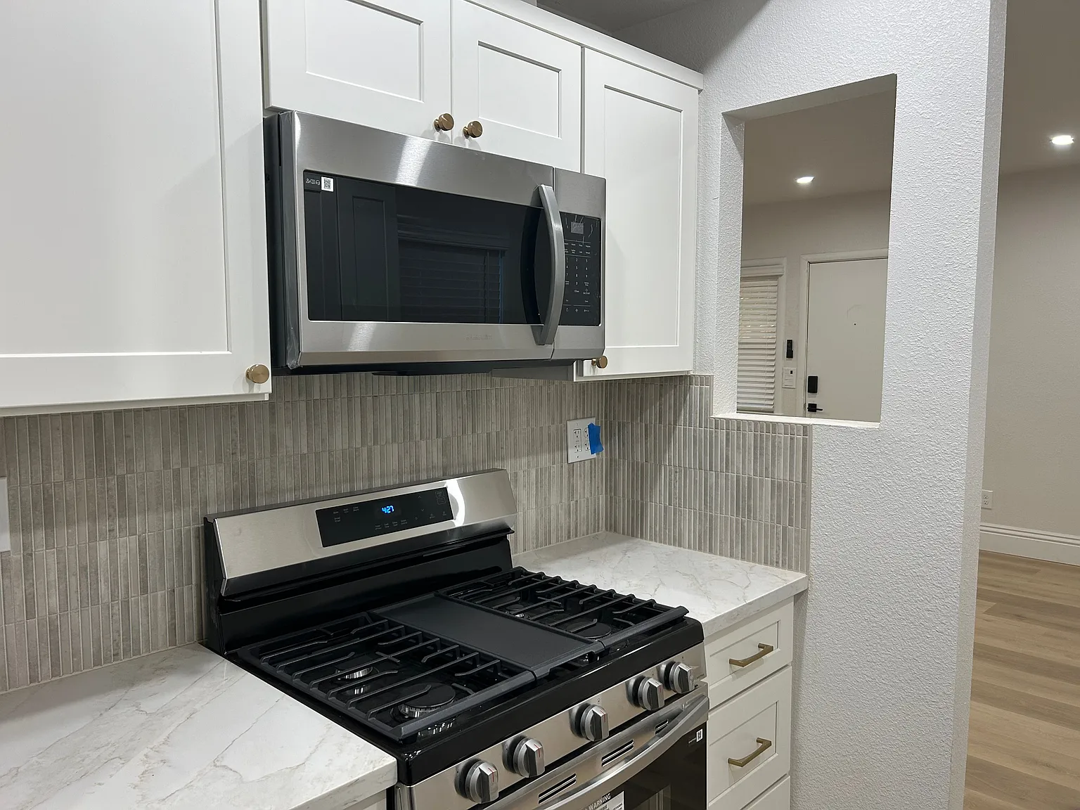 2 bed, 1.0 bath, 800 sqft, $2,100 — Photo 2