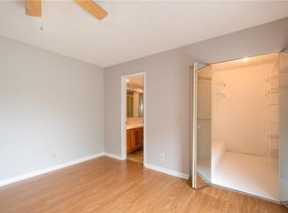 2576 N Lakeview Ct, Hollywood, FL 33026