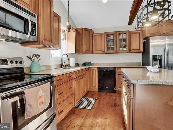 4th image of 1918 Cedar Dr
